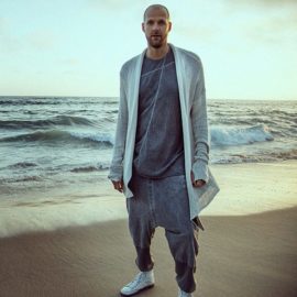 ADAM BEYER DOES MC HAMMER – CAN’T TECH THIS?