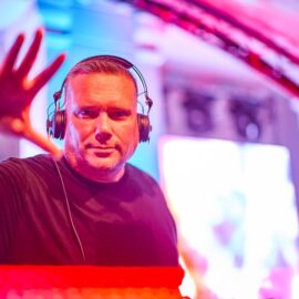 ALEX KUNNARI DELIVERS A TECH HOUSE GROOVE “STAY OR MOVE” INSPIRED BY IBIZA